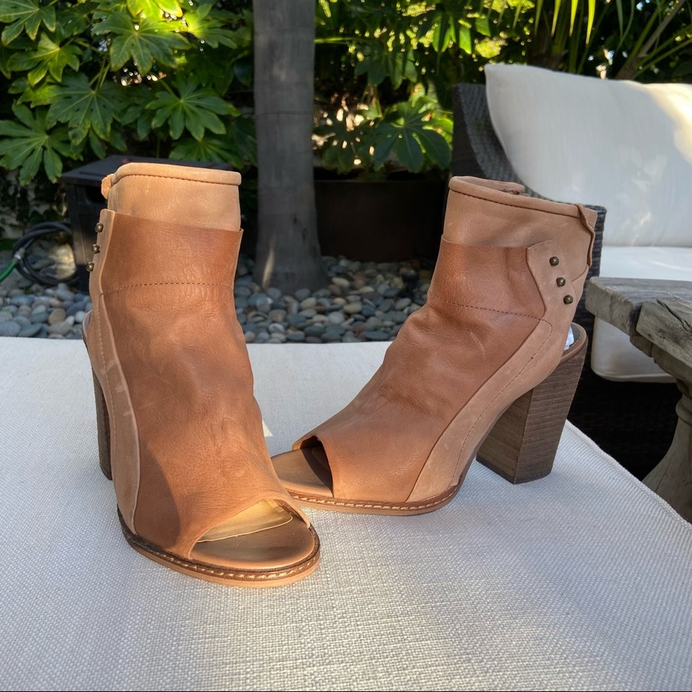 Dolce Vita Niki Open Toe Heel Chesnut